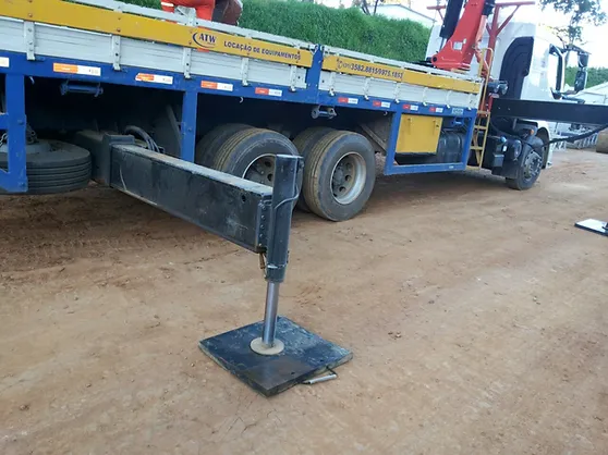 Caminhão com sapata apoiada sobre dormente plástico ATW